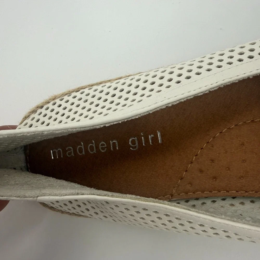 Madden Girl Poppy Espadrille Flats Womens 9M White Perforated Metallic Cap Toe